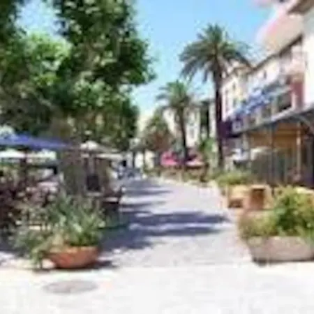 T3 Classe 3 * Vue Parking 100 M Plage/ville Le Lavandou